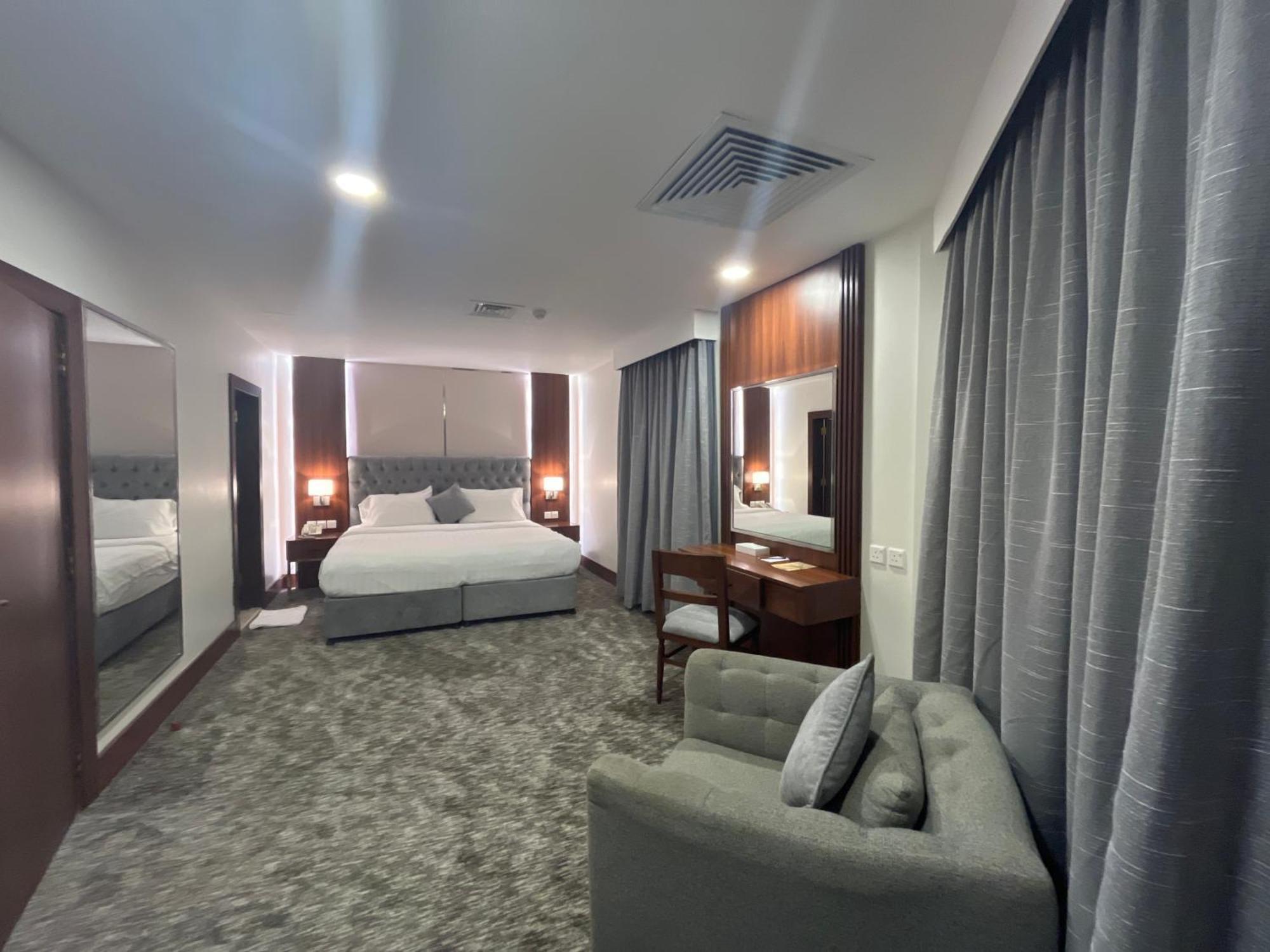 Lily Mubarraz Aparthotel 3*